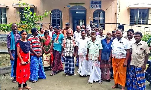 அரசு ஆரம்ப சுகாதார நிலையத்தை பொதுமக்கள் முற்றுகை