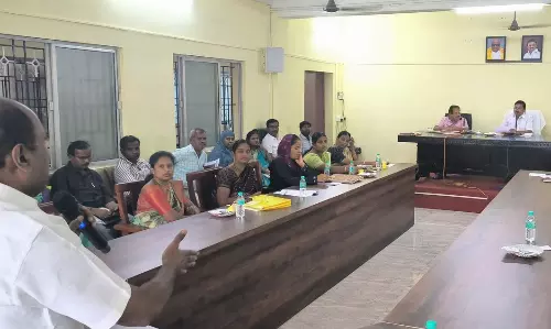 வார்டில் உள்ள அடிப்படை பிரச்சினைகள் குறித்து காரசாரமாக விவாதம்