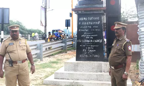 பெரியார், அம்பேத்கர் சிலைகளுக்கு போலீஸ் பாதுகாப்பு பெரியார், அம்பேத்கர் சிலைகளுக்கு போலீஸ் பாதுகாப்பு