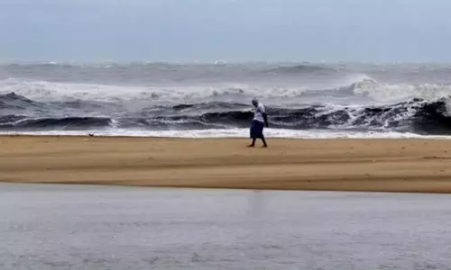 மெரினா கடற்கரைக்கு செல்வதை பொதுமக்கள் தவிர்கவும் - மாநகராட்சி எச்சரிக்கை