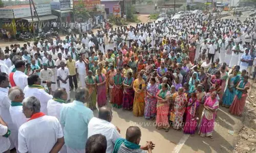 விவசாய நிலங்களில் மின் இணைப்பை துண்டிக்க எதிர்ப்பு:  பொள்ளாச்சியில் விவசாயிகள் ஆர்ப்பாட்டம்