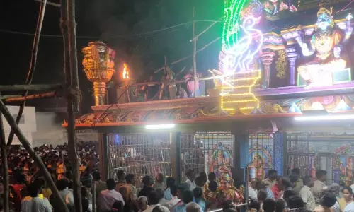 திருவக்கரை வக்ரகாளியம்மன் கோவிலில் பவுர்ணமி மகா தீபம் ஏற்றம்