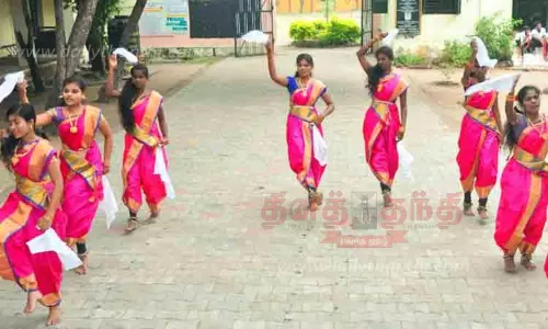 மாணவிகளுக்கு நடனப்போட்டி