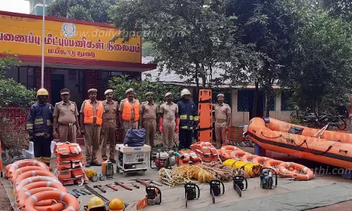 மாண்டஸ் புயல் முன்னெச்சரிக்கை நடவடிக்கைகள் தீவிரம் மாண்டஸ் புயல் முன்னெச்சரிக்கை நடவடிக்கைகள் தீவிரம்