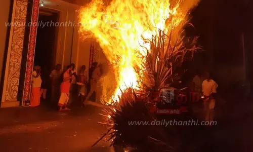 சந்தானராமர் கோவிலில் சொக்கப்பனை கொளுத்தும் நிகழ்ச்சி