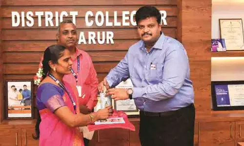 கரூரில் படைவீரர் கொடிநாள் நிதி சேகரிப்பு தொடங்கியது கரூரில் படைவீரர் கொடிநாள் நிதி சேகரிப்பு தொடங்கியது