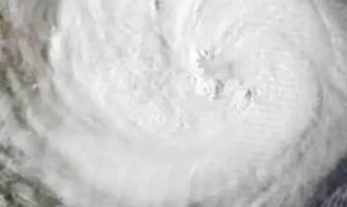 மாண்டஸ் புயல் எதிரொலி:  பள்ளி, கல்லூரிகளுக்கு இன்று விடுமுறை