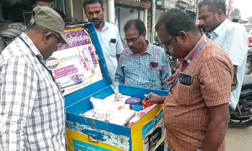 ரூ.10 ஆயிரம் புகையிலை பொருட்கள் பறிமுதல்