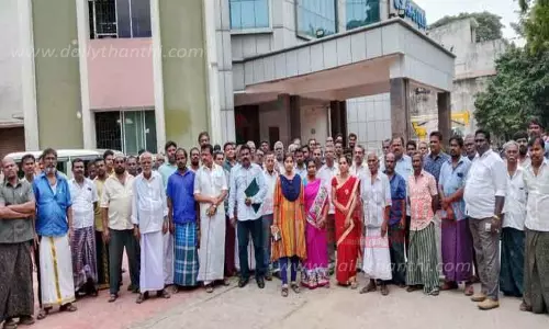 பாளையங்கோட்டை மார்க்கெட்டில் பொங்கல் பண்டிகைக்கு பிறகு புதிய கட்டுமான பணியை தொடங்க வேண்டும்