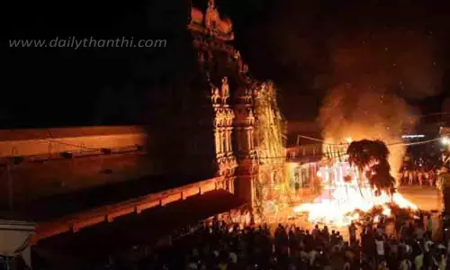 ஸ்ரீரங்கம் ரெங்கநாதர் கோவிலில் சொக்கப்பனை கொளுத்தப்பட்டது