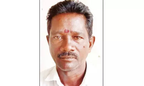 அ.தி.மு.க. ஊராட்சி தலைவர் வெட்டிக்கொலை: காதல் விவகாரத்தில் வாலிபர் வெறிச்செயல்