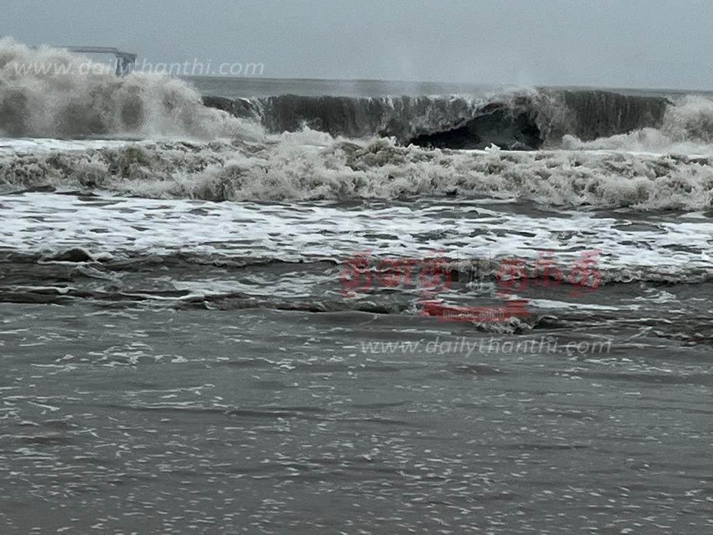 Sea rage at Nagai, Velankanni | நாகை, வேளாங்கண்ணியில் கடல் சீற்றம்