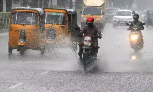 தமிழகத்தில் அடுத்த 3 மணி நேரத்தில் 4 மாவட்டங்களில் பலத்த மழைக்கு வாய்ப்பு