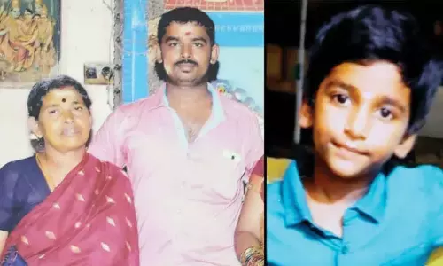 மனைவியை இஷ்டப்படி வாழ விடுங்கள் - தாய், மகனை கொன்று தற்கொலை செய்த கார் டிரைவர் உருக்கமான கடிதம்...! மனைவியை இஷ்டப்படி வாழ விடுங்கள் - தாய், மகனை கொன்று தற்கொலை செய்த கார் டிரைவர் உருக்கமான கடிதம்...!