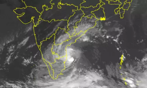 புயலின் நகரும் வேகம் அதிகரிப்பு: மாமல்லபுரத்தில் இருந்து 90 கி.மீ தொலைவில்  மாண்டஸ் புயல்...!