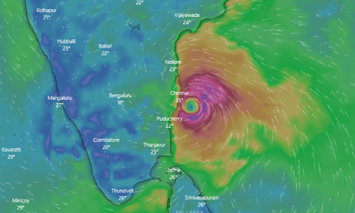 கரையை கடக்கத் துவங்கியது மாண்டஸ் புயல்...!