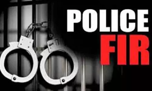 போலீஸ்காரரை தாக்கிய 2 வாலிபர்கள் கைது