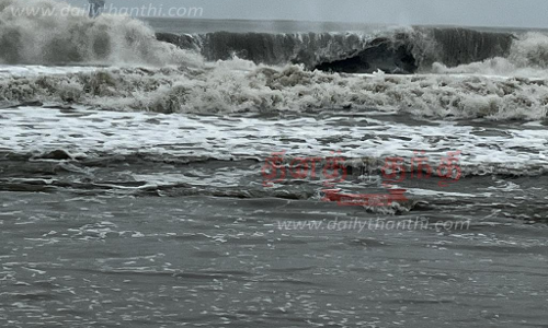 12 அடி உயரம் எழுந்த ராட்சத அலைகள் 12 அடி உயரம் எழுந்த ராட்சத அலைகள்