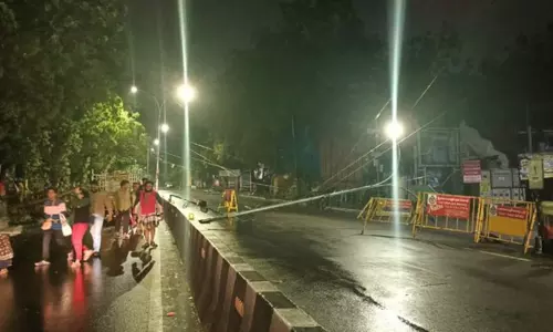 கரையை கடந்து வரும் மாண்டஸ் புயல் ..!!