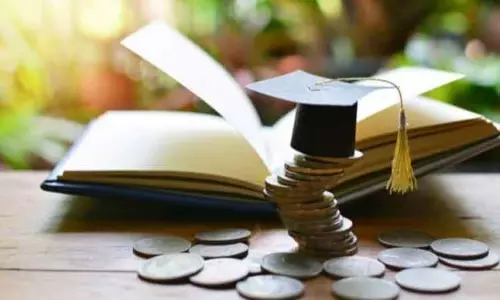 கல்வி உதவித்தொகை பெற மாணவ- மாணவிகள் விண்ணப்பிக்கலாம்;  கலெக்டர் கிருஷ்ணனுண்ணி தகவல்