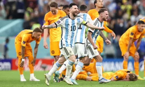 உலக கோப்பை கால்பந்து: நெதர்லாந்தை வீழ்த்தி அரையிறுதிக்குள் நுழைந்த அர்ஜெண்டினா..!!