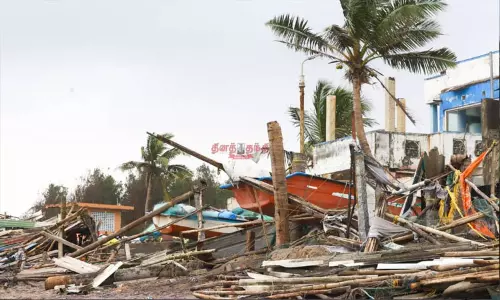 சென்னையில் மாண்டஸ் புயல் ஏற்படுத்திய பாதிப்பு...! புகைப்பட தொகுப்பு