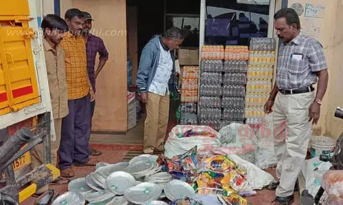 80 கிலோ பிளாஸ்டிக் பொருட்கள் பறிமுதல்