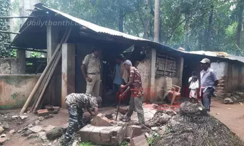 பலத்த மழை; வீடு இடிந்து விழுந்தது