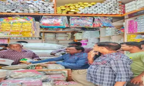 தடைசெய்யப்பட்ட 46 கிலோ பிளாஸ்டிக் பொருட்கள் பறிமுதல்