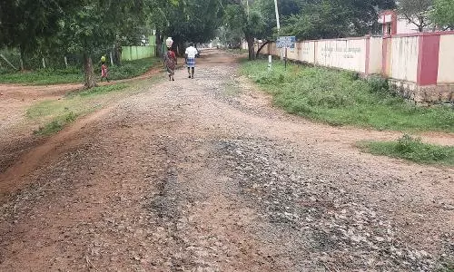 கற்சாலையாக மாறிய தார்ச்சாலை