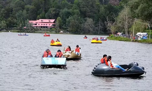 கொடைக்கானலில் குவிந்த சுற்றுலா பயணிகள்