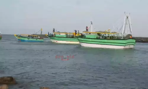 மாண்டஸ் புயல் அச்சுறுத்தல்... 7 நாட்களுக்குப் பின் கடலுக்கு சென்ற மீனவர்கள்...!