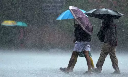 பெங்களூருவில் விடிய, விடிய சாரல் மழை; உறைய வைக்கும் குளிரால் மக்கள் அவதி