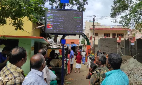 கம்பம் உழவர் சந்தையில்  டிஜிட்டல் பலகையில் காய்கறி விலைப்பட்டியல் :  பொதுமக்கள் வரவேற்பு