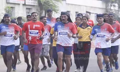 புற்றுநோய் குறித்த விழிப்புணர்வு: கோவையில் பொதுமக்களுடன் மாரத்தான் ஓடிய போலீஸ் டி.ஜி.பி.- கலெக்டர், ஆணையாளர், போலீஸ் கமிஷனர் உள்பட 18 ஆயிரம் பேர் பங்கேற்பு