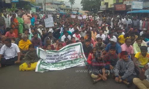 உத்தனப்பள்ளியில் பொதுமக்கள் சாலை மறியல்