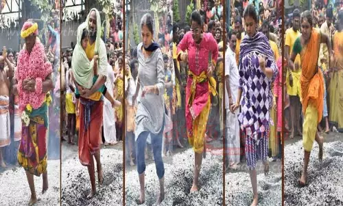 ஈரோடு கருங்கல்பாளையம் சின்னமாரியம்மன் -பெரியமாரியம்மன் கோவில் குண்டம் விழா ஈரோடு கருங்கல்பாளையம் சின்னமாரியம்மன் -பெரியமாரியம்மன் கோவில் குண்டம் விழா