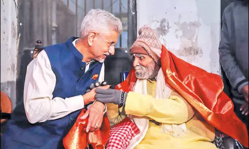 பாரதியாரின் குடும்பத்தினருடன் மத்திய மந்திரி ஜெய்சங்கர் சந்திப்பு பாரதியாரின் குடும்பத்தினருடன் மத்திய மந்திரி ஜெய்சங்கர் சந்திப்பு