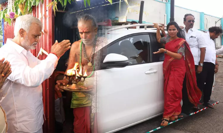 மேயர் பிரியா கார் பயணம்: ஆணுக்கு நிகர் பெண் துணிச்சலான பணிகளை விமர்சிப்பது தேவையற்றது - அமைச்சர் சேகர்பாபு மேயர் பிரியா கார் பயணம்: ஆணுக்கு நிகர் பெண் துணிச்சலான பணிகளை விமர்சிப்பது தேவையற்றது - அமைச்சர் சேகர்பாபு