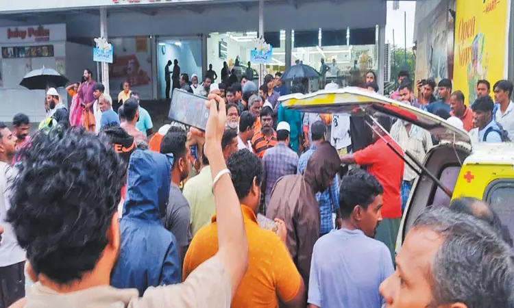 பனையூர் அருகே மோட்டார் சைக்கிள்கள் நேருக்குநேர் மோதி வாலிபர் பலி; பொதுமக்கள் சாலை மறியல் பனையூர் அருகே மோட்டார் சைக்கிள்கள் நேருக்குநேர் மோதி வாலிபர் பலி; பொதுமக்கள் சாலை மறியல்