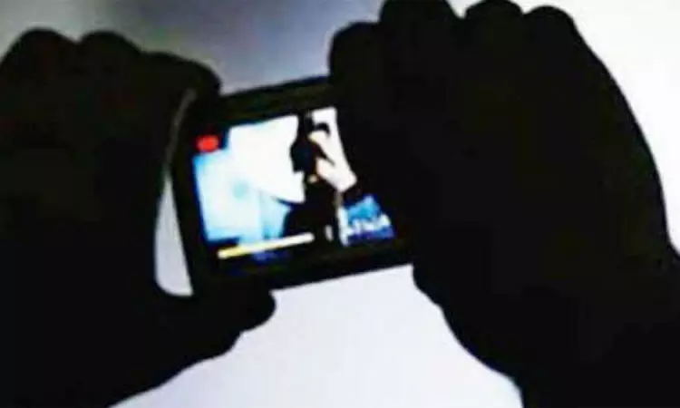 முதலிரவு முதல்...! மனைவியுடன் இருந்த அனைத்து அந்தரங்க வீடியோக்கள் பேஸ்புக்கில் பதிவிட்ட கணவர் முதலிரவு முதல்...! மனைவியுடன் இருந்த அனைத்து அந்தரங்க வீடியோக்கள் பேஸ்புக்கில் பதிவிட்ட கணவர்