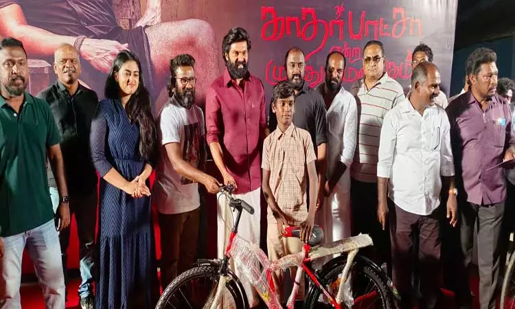 மாணவர்களுக்கு சைக்கிள் வழங்கி பிறந்தநாள் கொண்டாடிய நடிகர் ஆர்யா மாணவர்களுக்கு சைக்கிள் வழங்கி பிறந்தநாள் கொண்டாடிய நடிகர் ஆர்யா