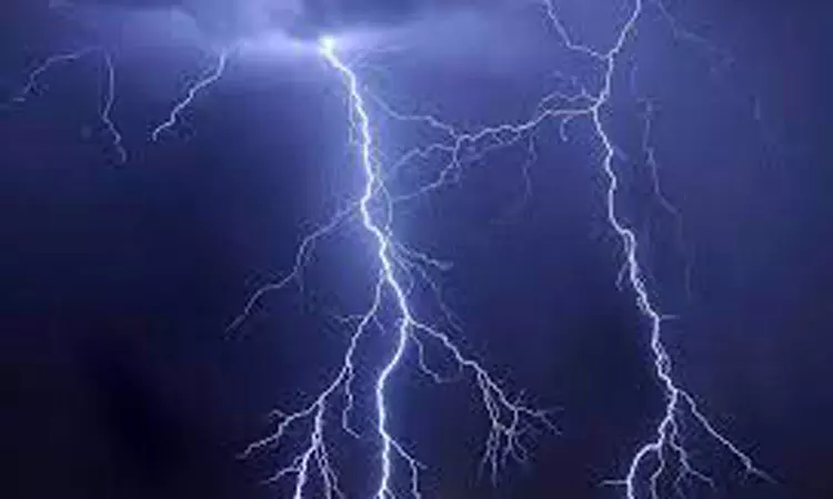 விழுப்புரம் அருகே    மின்னல் தாக்கி விவசாயி பலி