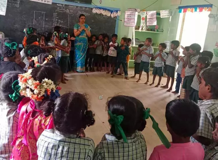 Numeracy program | 8 வயதுக்கு உள்பட்ட குழந்தைகளின் கற்றல் இடைவெளிக்குத்  தீர்வு 'எண்ணும், எழுத்தும்' திட்டம் இலக்கை நோக்கிச் செல்கிறதா ...