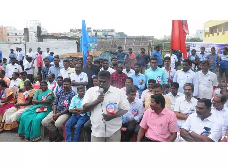 விழுப்புரத்தில்    விடுதலை சிறுத்தைகள் கட்சியினர் ஆர்ப்பாட்டம்