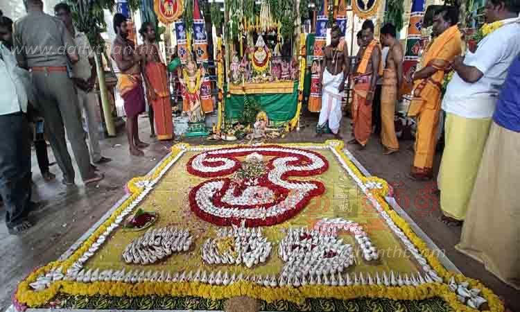 மாரியம்மன் கோவிலில் 1,008 சங்காபிஷேகம்