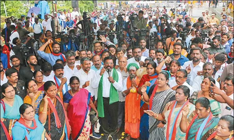 அம்பேத்கர் படத்துக்கு காவி வண்ணம்: விடுதலை சிறுத்தைகள் கண்டன ஆர்ப்பாட்டம்