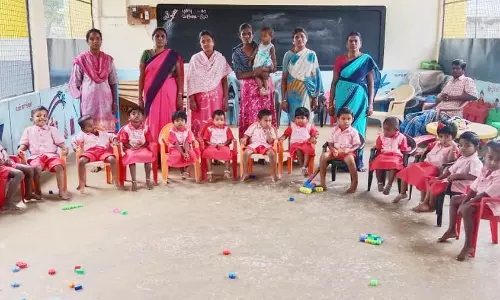 அங்கன்வாடி குழந்தைகளுக்கு புதிய சீருடை அங்கன்வாடி குழந்தைகளுக்கு புதிய சீருடை