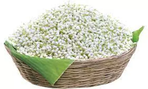 சத்தி மார்க்கெட்டில்  மல்லிகைப்பூ கிலோ ரூ.1,470-க்கு ஏலம்