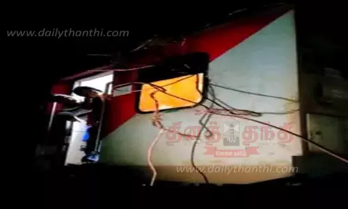 அறுந்து கிடந்த மின்கம்பியில் சிக்கிய ெரயில்